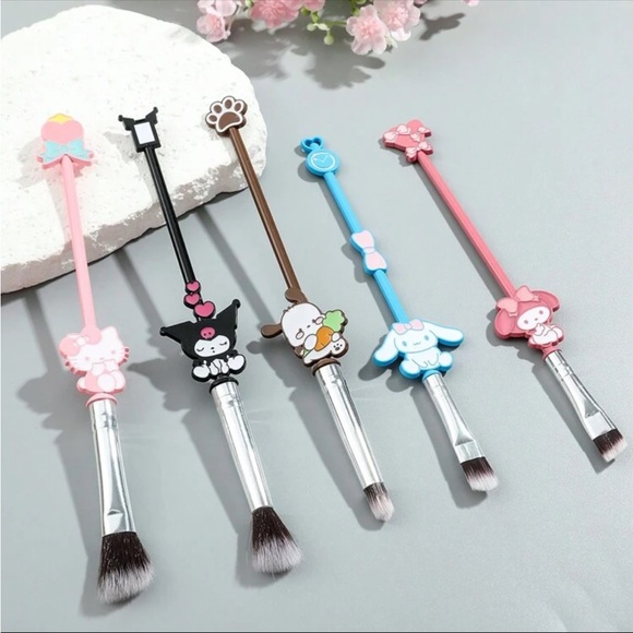 Sanrio Hello Kitty Makeup Brush Set - Picture 6 of 7